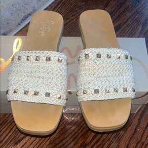 Crown Vintage Women's Woven Cream Slide Sandals